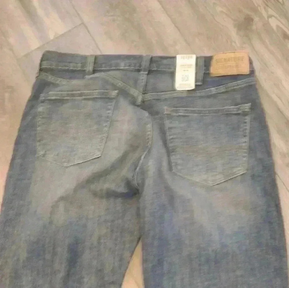 Levis - Picture 3 of 7